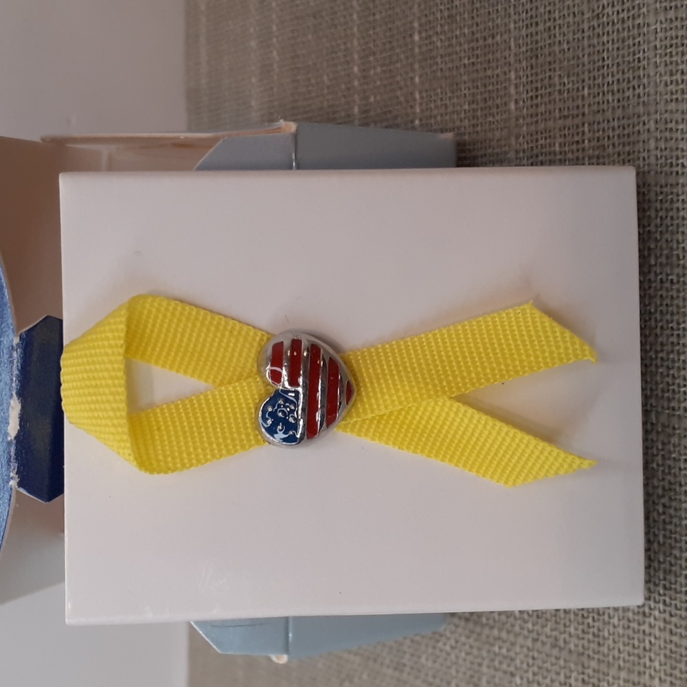 Avon The Yellow Ribbon Pin 2003 In Box